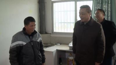 詹才红到狮子镇调研指导重点贫困村脱贫攻坚工作