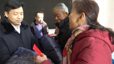 走访慰问送温暖 扶贫济困暖民心 