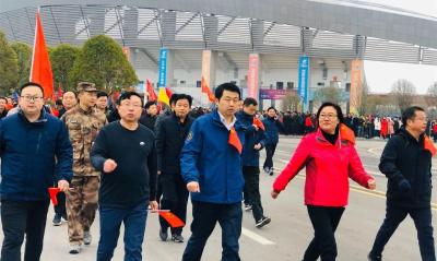 万人健步走 追梦新时代