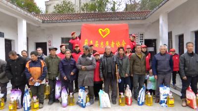 县志愿者协会到刘河镇慰问五保老人