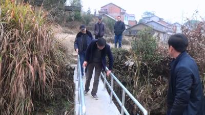 县水政监察执法大队多措并举助脱贫 