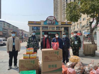 蕲春天香泰农产品商贸公司董事长严国庆总经理熊盛保为家乡人民献大爱