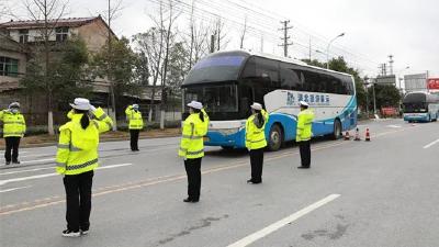 【众志成城】蕲春县公安局交警大队从疫情防控细节做起 关爱民警