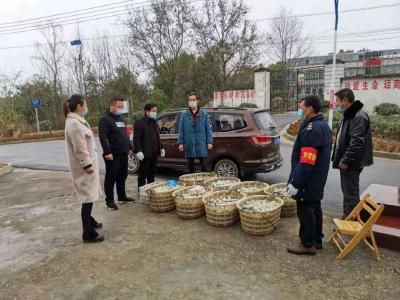 抗疫期间，西角湖村的老党员给全村人送鸭蛋！