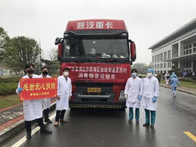 爱心企业向县医院捐赠60吨消毒液共战疫情
