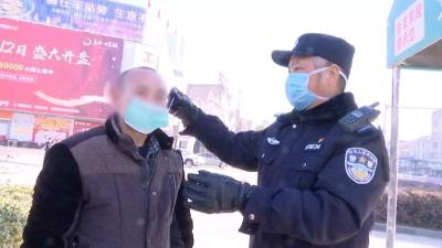 浠水监狱刑满释放人员步行返乡 卡口民警伸出援手