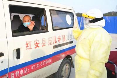黄冈：90高龄新冠肺炎患者治愈出院