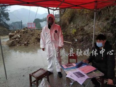 大同镇党员献爱心物资，并主动请缨加入抗击疫情防控一线