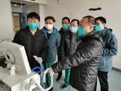 这支顶级专家医疗队，战斗在最危险的“红区”