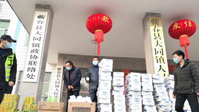 抗疫一线l疫情中不停歇的“搬运工”