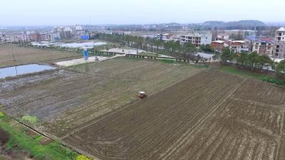 视频| 抢抓农时忙备耕