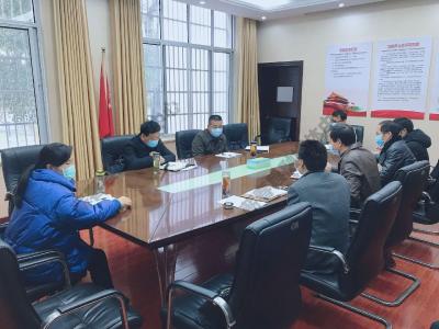 县新冠肺炎防控工作指挥部：从3月2日起，全县实施农机春耕抢耕整地作业5万亩