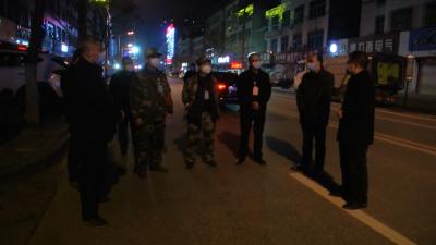 漕河城区疫情防控工作专班开展“夜查行动”