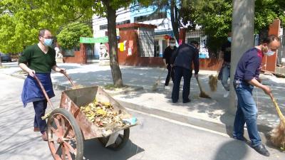 视频| 蕲州镇开展爱国卫生运动