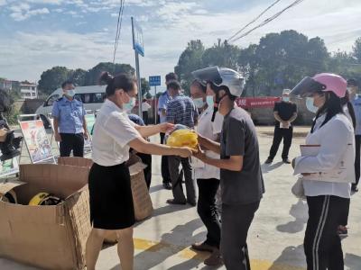 视频丨县交警大队送考下乡 方便山区群众办证