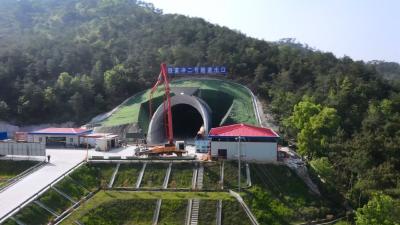 视频丨黄黄高铁加快项目建设  确保明年底通车