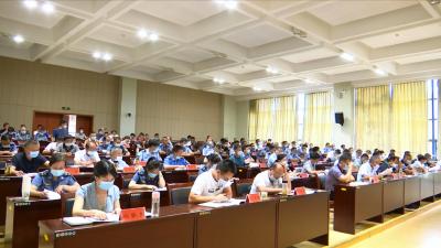 视频丨我县开展铁腕治超“雷霆行动”
