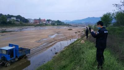 在向桥乡，又有一盗采“神器”下河被查
