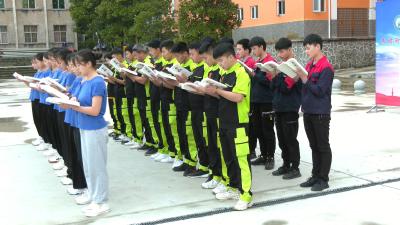 视频丨李时珍职校师生集体诵读《习近平谈治国理政》第三卷