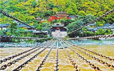 雪山草地间峥嵘岁月稠