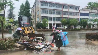 视频丨蕲州环卫所：女工们勇挑重担   换来一城洁