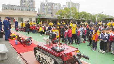 视频丨消防开放日  普及救生技能进校园