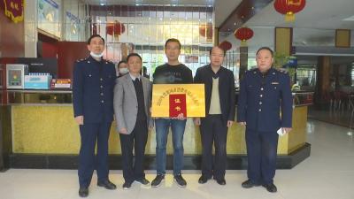 视频丨蕲春：3家企业荣获黄冈“消费维权示范商户”