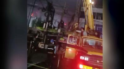 县供电公司冒雨连夜抢修 保障群众用电安全