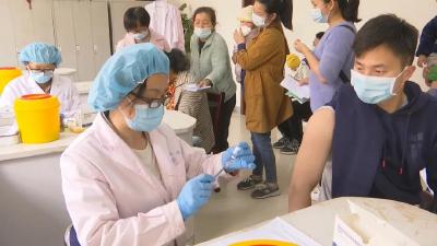 视频︱蕲春城乡群众主动接种新冠疫苗