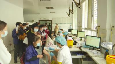 视频︱蕲春：新冠疫苗高效接种  部分接种点供不应求
