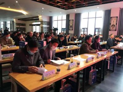 张塝镇举行专家教授能人回乡创业项目集中签约仪式暨恳谈会