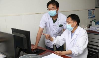 敬佩！他曾被刀刺伤   如今每周自驾到蕲春坐诊