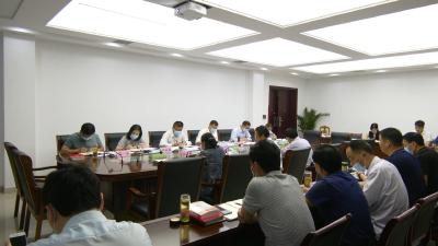 视频︱县政府党组理论学习中心组开展集中学习