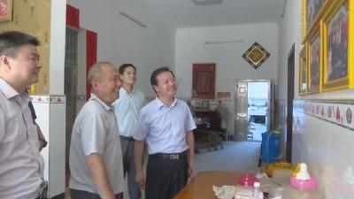 视频︱县领导走访慰问困难老党员