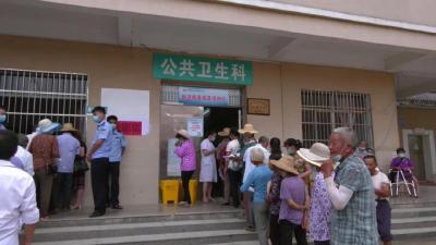 视频︱蕲春：把疫苗接种送到群众门口
