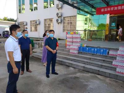 彭思镇慰问防疫一线医护人员