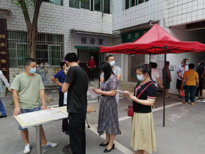 第三实验中学：学生集中接种疫苗  共筑免疫屏障