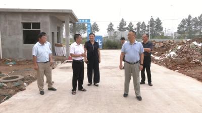视频︱县委宣传部服务专班现场办公解难题