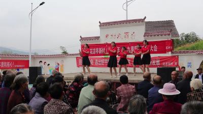 视频︱狮子镇花凉亭村：乡贤捐资敬老孝老