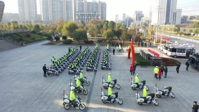 视频︱新闻特写：新型装备让公安作战 “如虎添翼”
