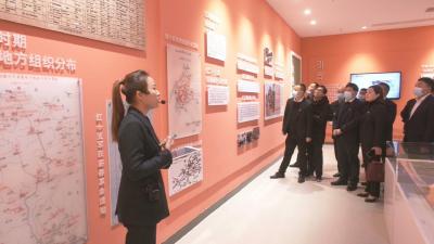 视频︱参观党史专题展   激发奋进力量