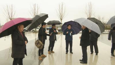 视频︱胡安元到黄黄高铁蕲春南站调研  要求全力为项目建设清障解难保驾护航