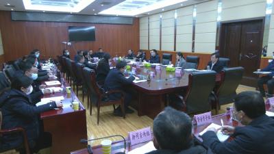 视频︱胡安元主持召开县疫情防控指挥部指挥长会议