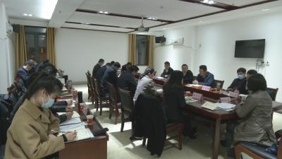 分组讨论谈体会 摆措施 谋发展