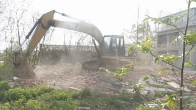 视频︱城南房屋征迁完成首户房屋拆除