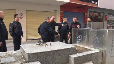 视频︱县城管执法局开展整治行动 还路于民