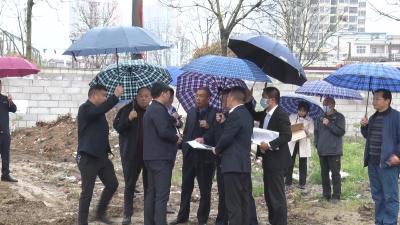 视频︱县城管执法局开展城区口袋公园及停车场建设项目论证