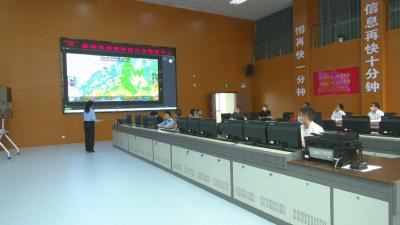 视频︱胡安元调研疫情防控应急指挥中心建设