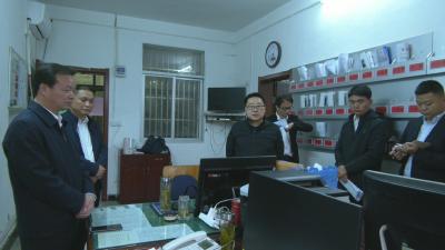 视频︱胡安元检查“五一”期间值班值守情况
