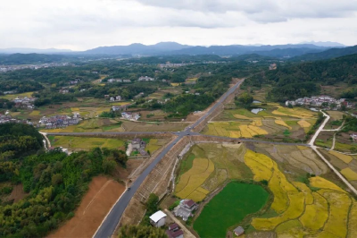 县财政局组织离退休老干部开展乡村振兴走基层活动